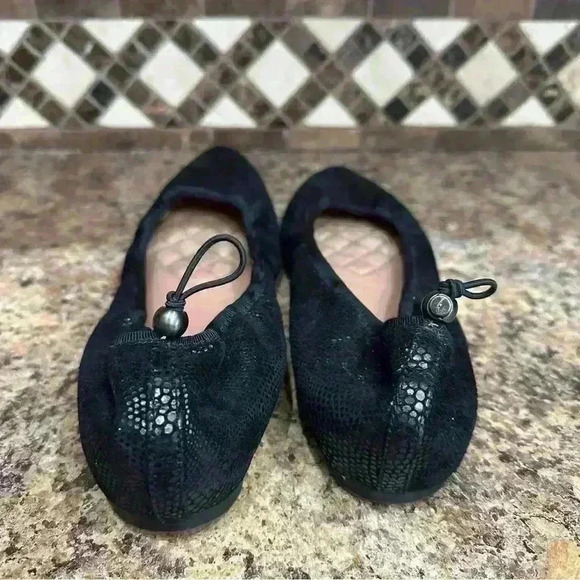 Vince Camuto Black Quilted Ballet Flats with Bow - Picture 2 of 8